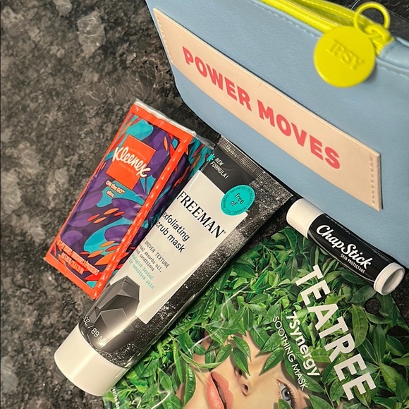 IPSY 'Power Moves' Blue Pouch & Skincare Bundle Freeman Charcoal & Coconut Scrub - Picture 3 of 5